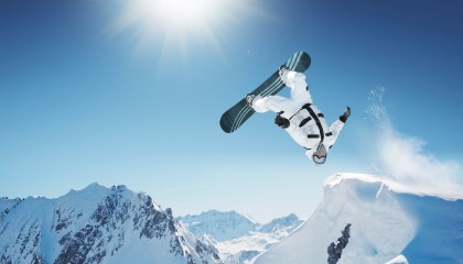 在线体育博彩-离谱！马竞赛后改练乒乓球，费德勒跨界打LOL大胜，黄蜂一夜变身NBA得分狂魔